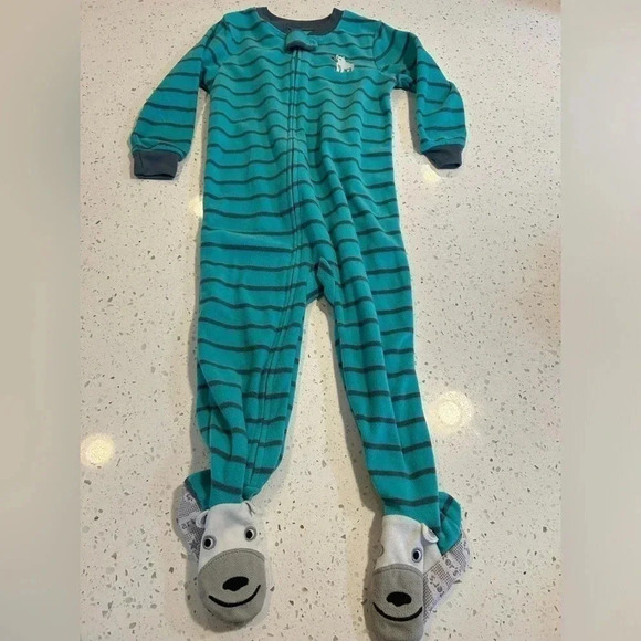 Carters 2T footie pjs - Picture 1 of 4